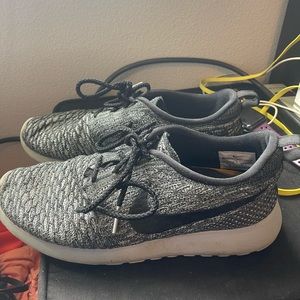 Nike Tennis Shoes 🌚